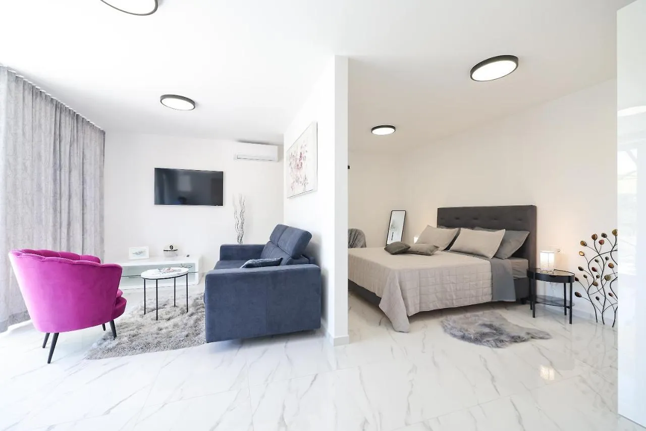 Studio Apartman Natale Zadar Apartment